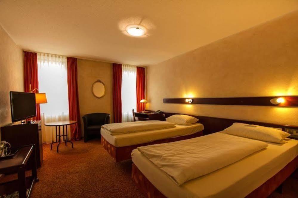 Stadt-Hotel Loerrach Gbr מראה חיצוני תמונה